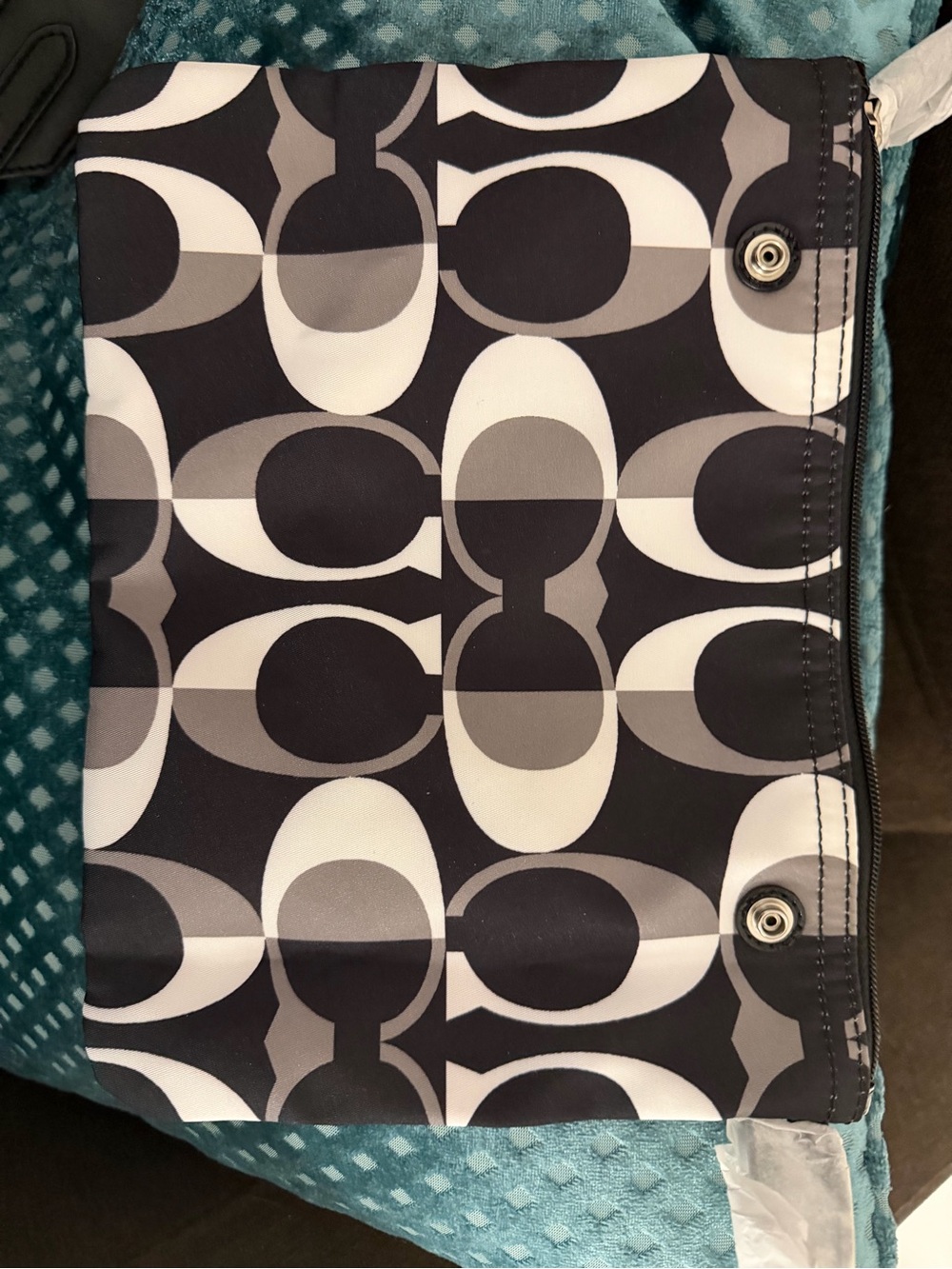 Coach Black, White & Gray Signature Pattern Tote with detachable makeup case! - Picture 5 of 13